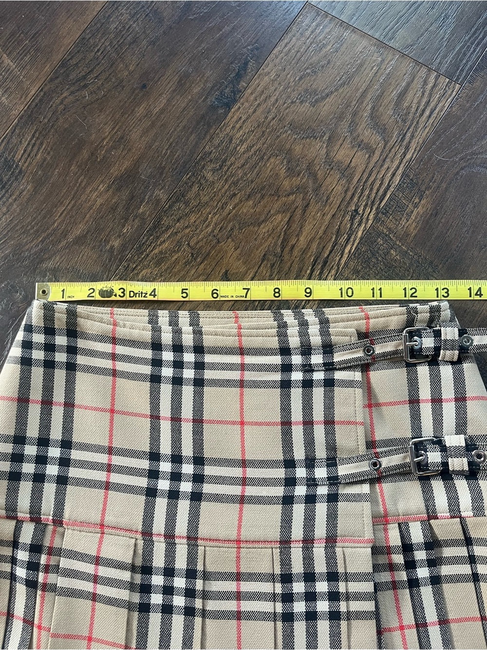 Burberry Beige Plaid Pleated Mini Skirt with Side Buckles - Picture 6 of 9
